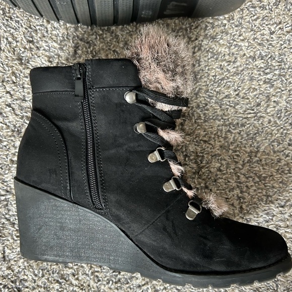 Torrid women’s faux fur wedge lace up boots size 11W - Picture 5 of 11